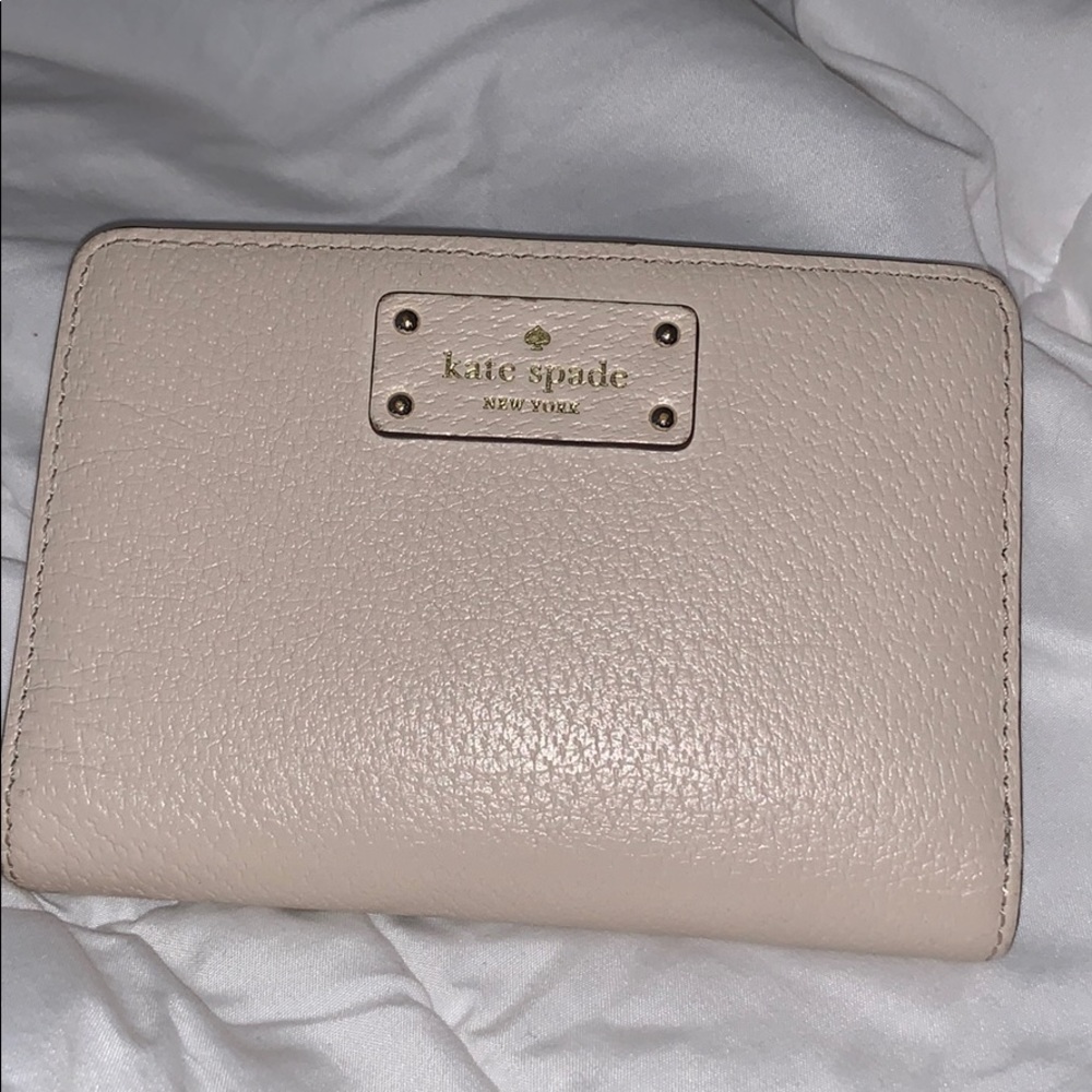 Kate Spade wallet - Picture 1 of 3